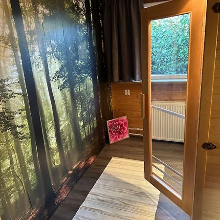 Cosy And Romantic Forest House Met Sauna Op De Veluwe بوتِنْ المظهر الخارجي الصورة